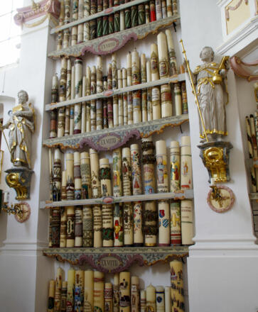 Bettbrunn - Wallfahrskirche St. Salvator Votivkerzenwand