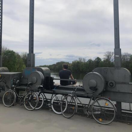 Sitzmöglichkeiten am Stauwehr