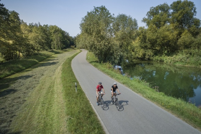 Auf dem Ammer-Amper-Radweg in der Nähe vom Eichenhof bei Zolling