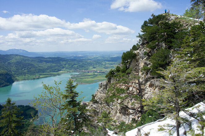 Beim Übergang zum Graseck öffnet sich immer wieder ein wunderbarer Blick auf den Kochelsee und Umgebung.