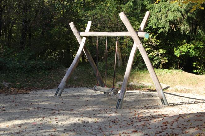Schaukel auf dem Marion-Loewenfeld-Spielplatz
