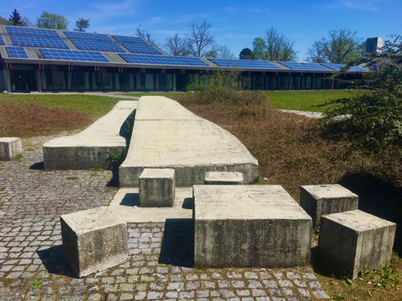 Sitzgelegenheiten am Grillplatz