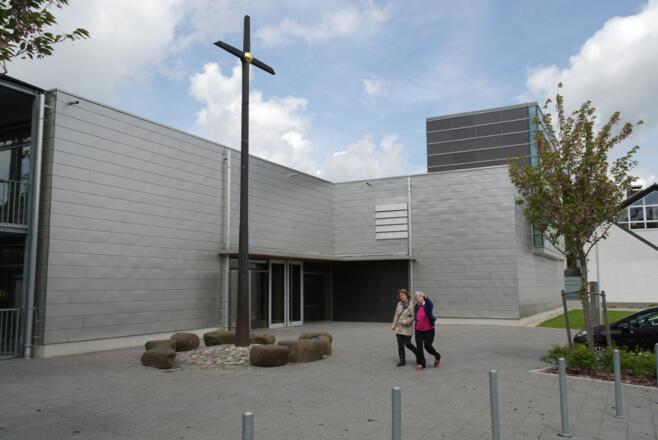 Evangelisches Gemeindezentrum mit der Auferstehungskirche