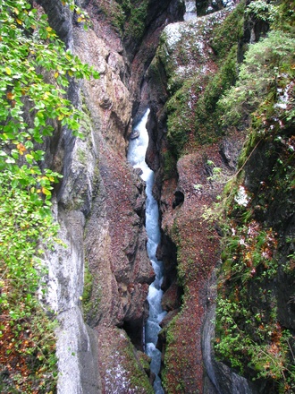 Blick vom Eisernen Steg in die Tiefe der Partnachklamm