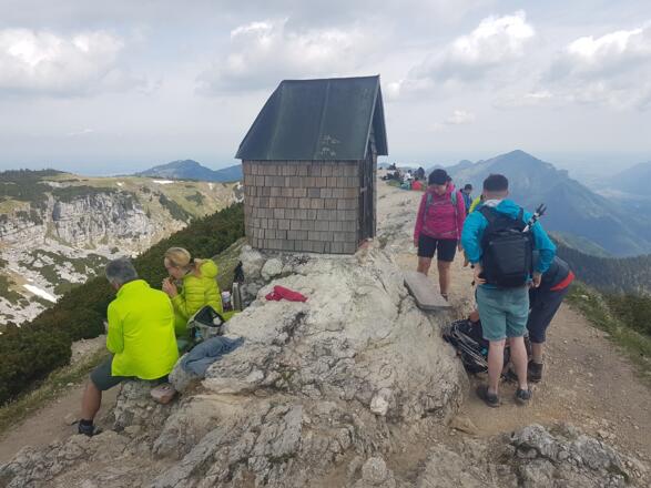 Die kleine Kapelle am Gipfel des Geigelstein