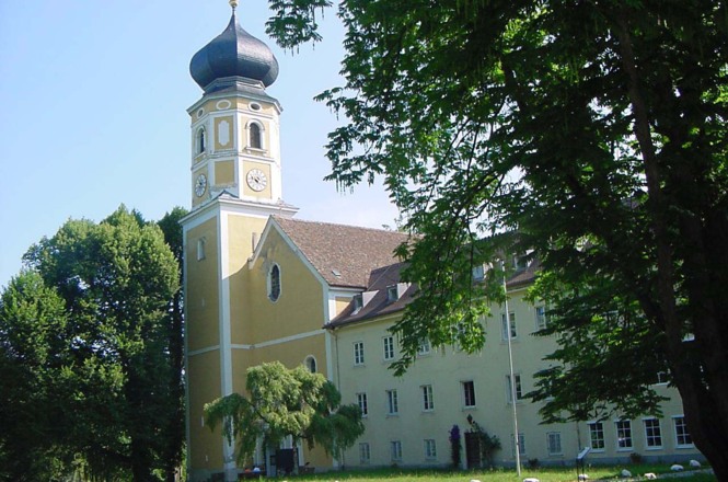 Die Klosteranlage der Missionsbenediktinerinnen in Bernried