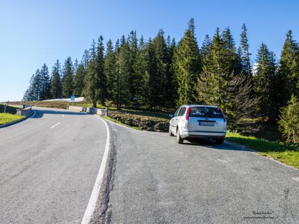 Parkbucht für mehrere Autos.