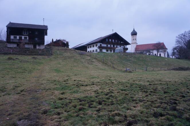 Fischbach mit seiner kleinen Filialkirche