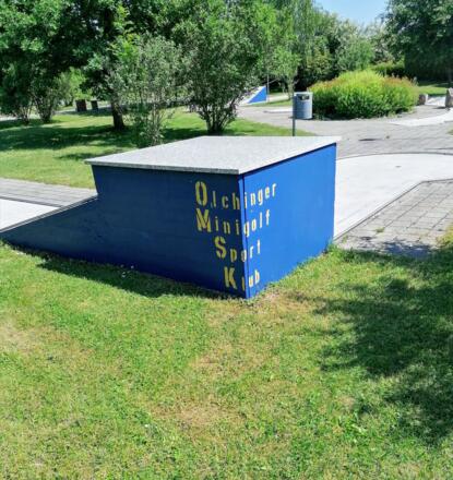 Minigolfbahn mit Logo