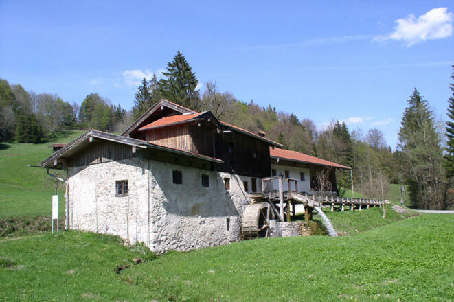 Mühle mit Mühlenrad in Nußdorf.