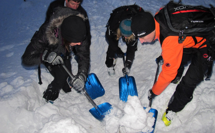 Bei der Lawinenausbildung im Skitourenpark