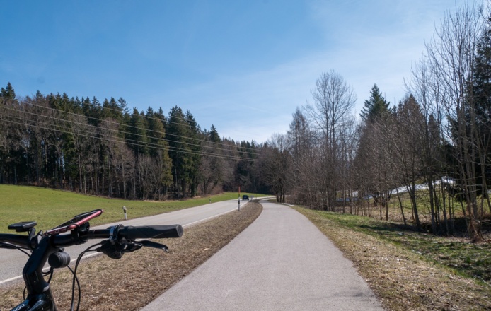 (endlich) wieder ein Radweg neben der Straße