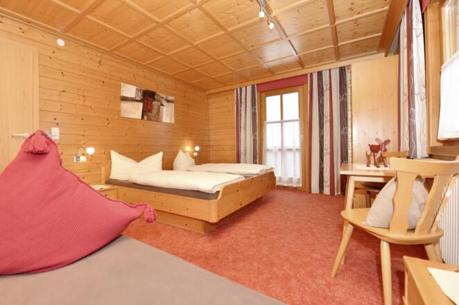 Doppel-/Dreibettzimmer_02