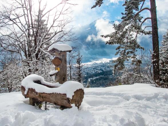 Vom Brunnen der Berggaststätte hat man bei klarer Sicht einen wunderbaren Blick auf die Zugspitze.