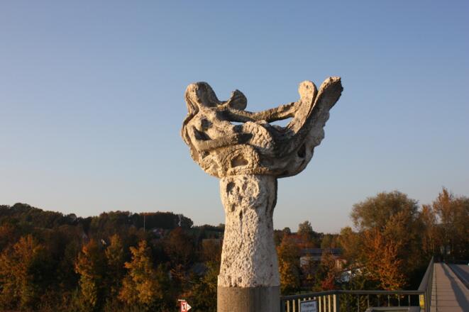 Die Steinerne Meerjungfrau am Wehr Poikam