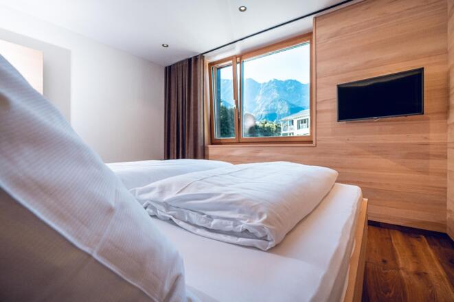 Schlafzimmer 2 mit Bergsicht und TV