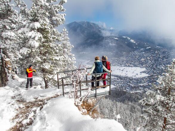 Die Felsenkanzel bietet einen super Blick auf Garmisch-Partenkirchen.