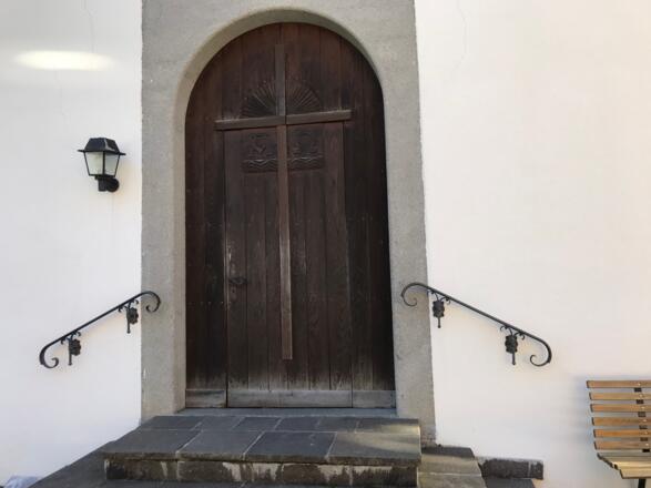 Pfarrkirche Schröcken, Portal