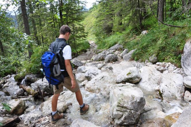 Bachquerung beim Abstieg über den Pfanngraben hinunter zur Valepp