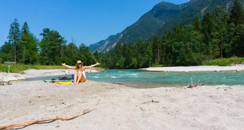 Relaxen am Gebirgsfluss Loisach