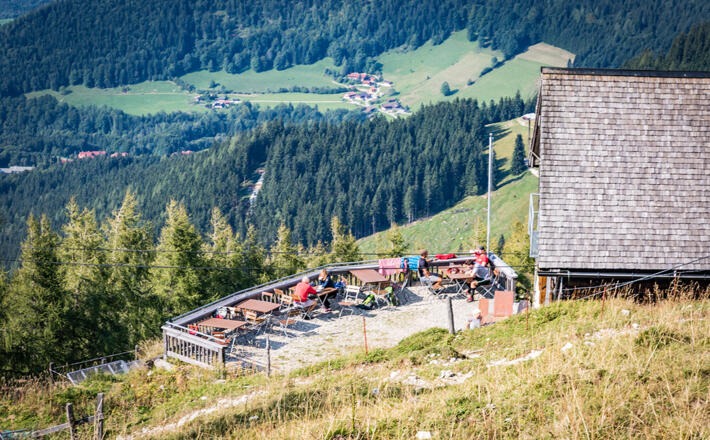 Auf der bayerischen Terrasse des Purtschellerhauses