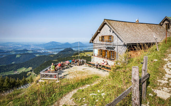 Das Purtschellerhaus mit feiner Sonnenterrasse