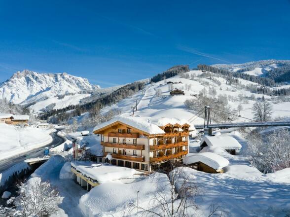 Hotel Bachschmied - außen Winter