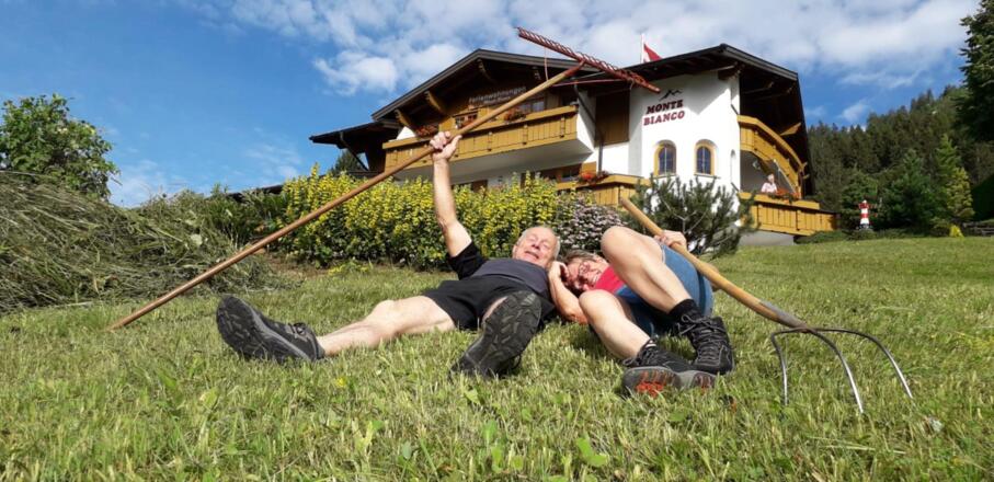 Heuen mit unseren Stammgästen Hanna und Helmut