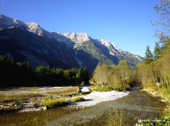 Leutasch - Leutascher Ache mit Wettersteinkamm