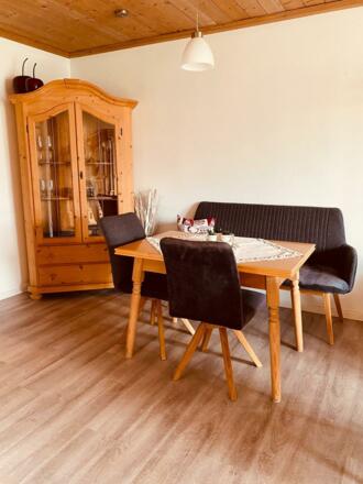 Essecke mit Schrank