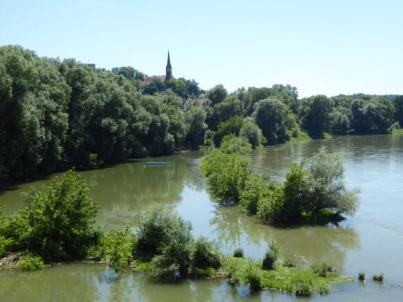 Blick auf Bad Abbach von der Fußgängerbrücke "Charbonnières-les-Bains"
