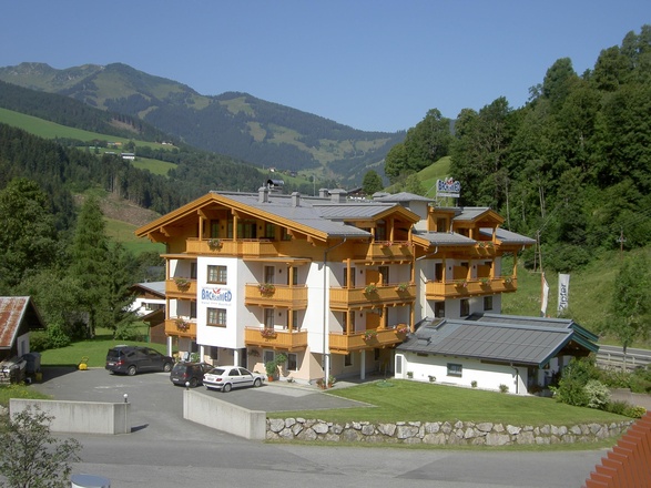 Hotel Bachschmied-außen Sommer