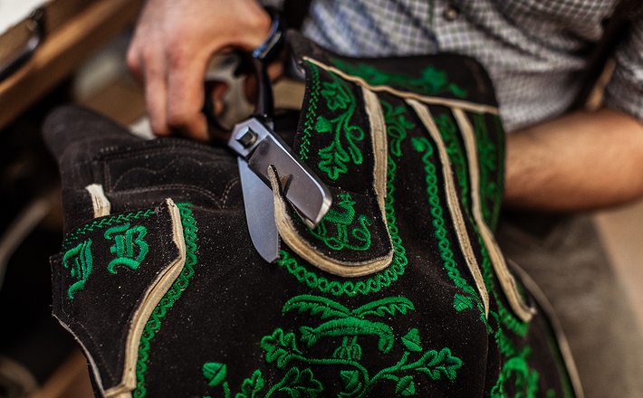 In der Lederhosen-Werkstatt © Helge Röske