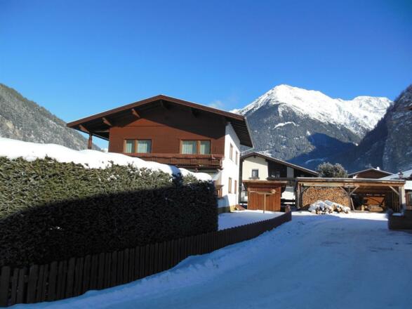 Haus Schmid im Winter