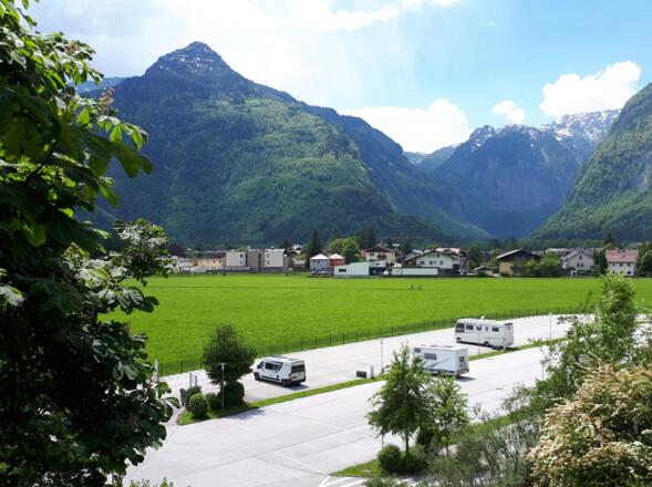 Hier geht es los - Parkplatz beim Freibad