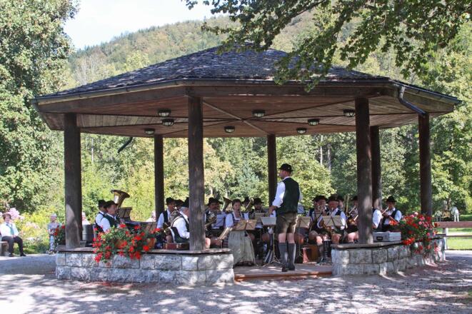 Rottacher Blaskapelle im Kurpark Kreuth
