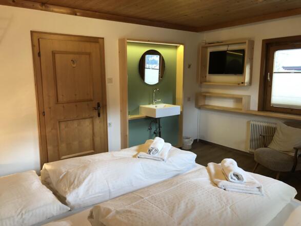 Schlafzimmer 1