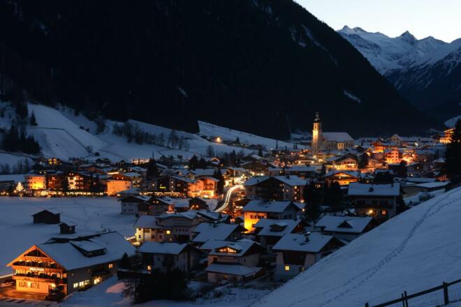 Neustift_bei_Nacht