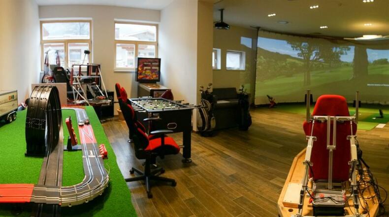 Männerspielzimmer mit IndoorGolf