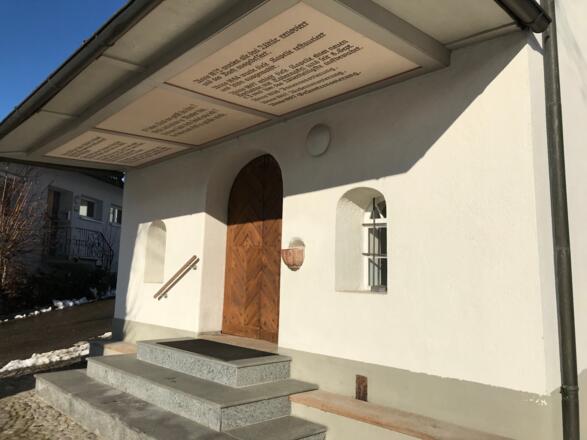 Kapelle Mariahilf, Unterbatschuns, Portal