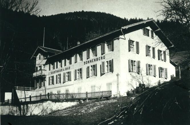 Nahaufnahme vom Gasthof Bad Sonnenberg
