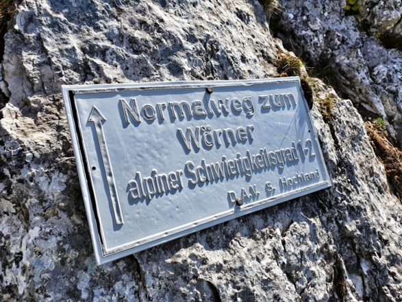 Der Normalweg auf den Wörner erfordert Trittsicherheit, Schwindelfreiheit und gewisse Kletterfertigkeit