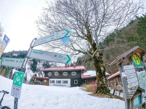 Perfekt für die Einkehr nach der Tour: das Giebelhaus.