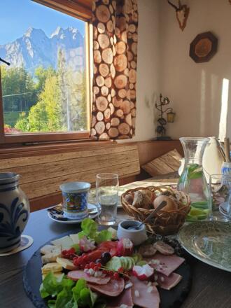 Frühstück in der Woidstubn