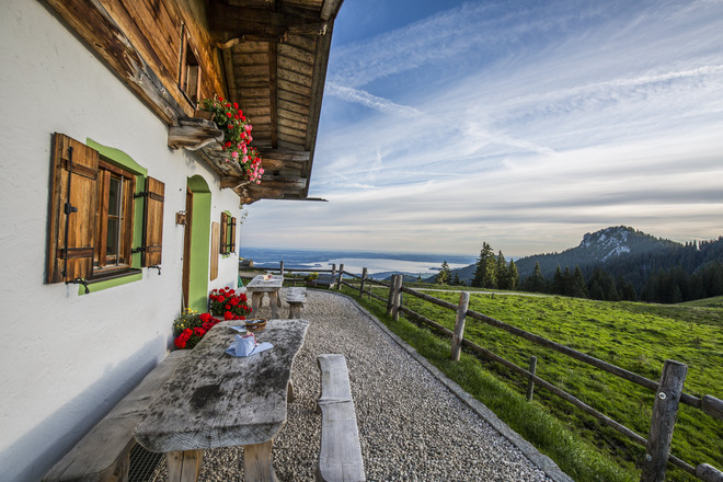 Piesenhausener Hochalm mit Blick zum Chiemsee
