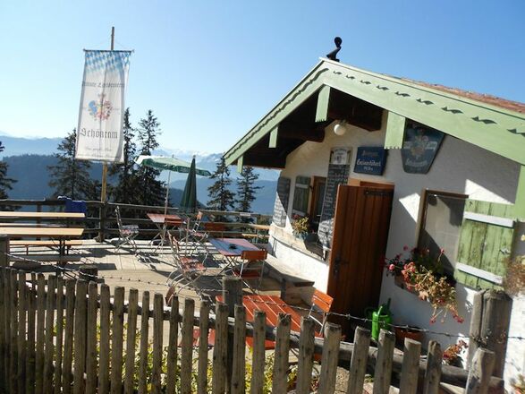 Sommerliche Enzianhütte