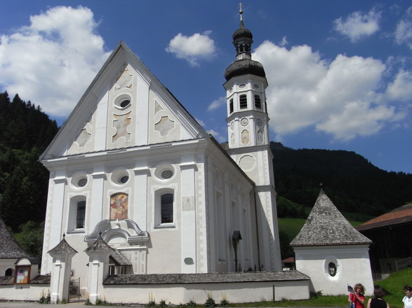 Kath. Pfarrkirche "St. Michael" Sachrang