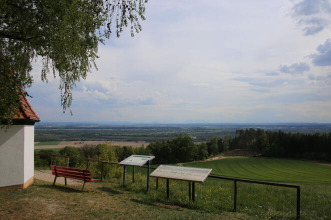 Kapelle bei Bertenöd mit Aussichtspunkt