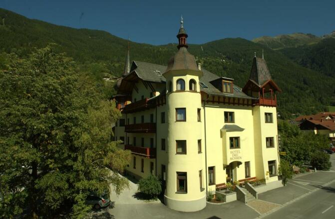 Hotelansicht Sommer