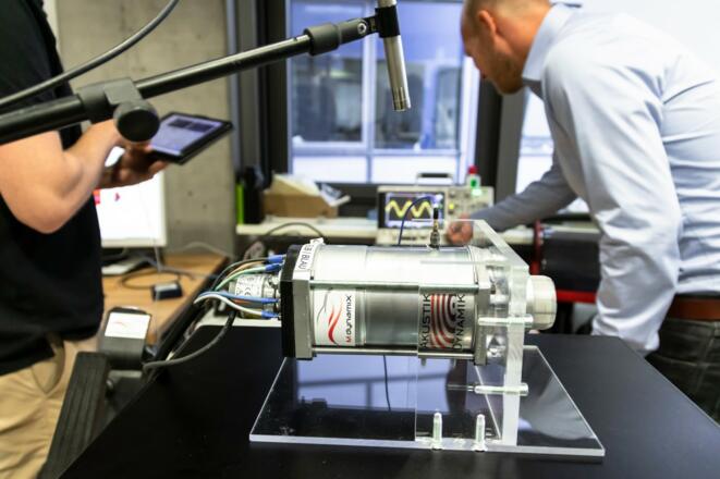 Luft- und Körperschallaufnahme eines E-Motors mit Active Sound Generation (ASG)